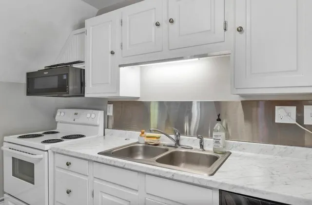 $529,900 | 11 Church Street, Lincoln, NH 03251