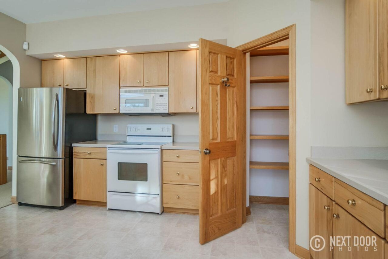 4501 Whitehall Road Muskegon, MI 49445 - Photo 13 of 39 whitehall kitchen 3