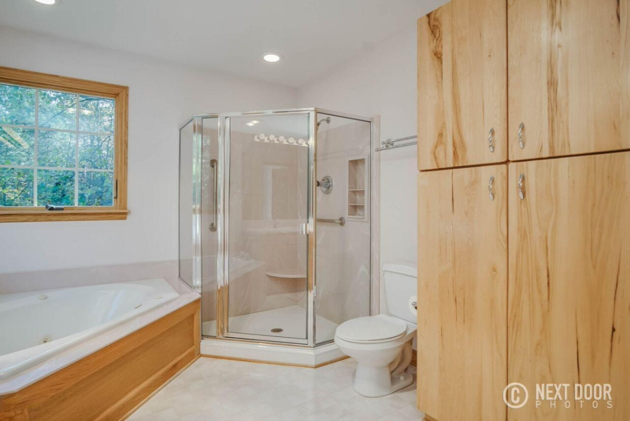 4501 Whitehall Road Muskegon, MI 49445 - Photo 20 of 39 whitehall master bath 2