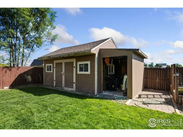 a view of a house with backyard and porch