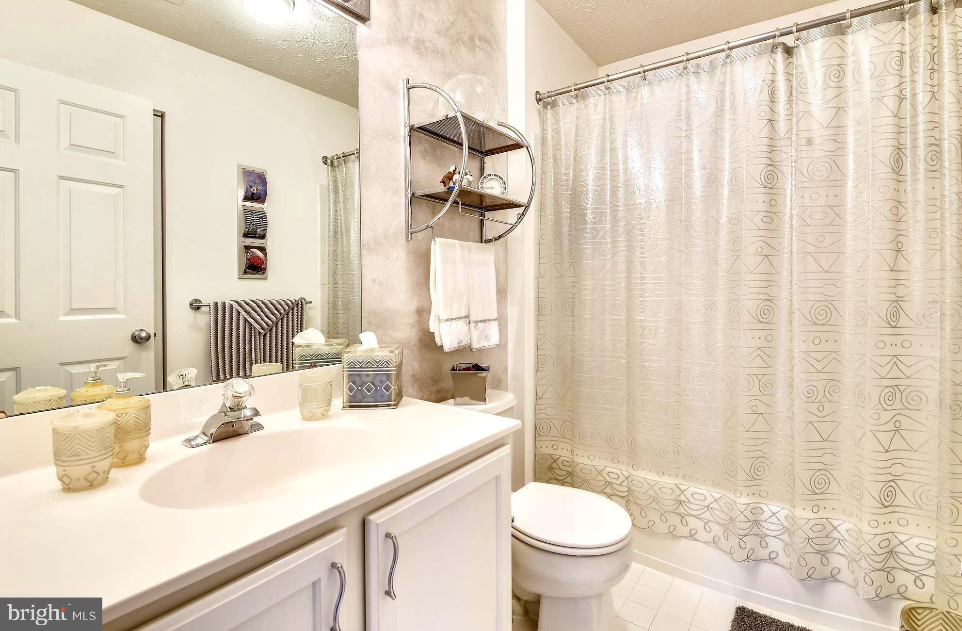 1401 Bretton View Road Annapolis, MD 21409 - Photo 44 of 52 Attractively Appointed Hall Full Bath