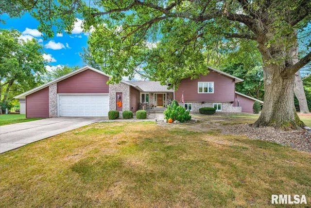 $307,500 | 111 Ivy Lane, Knoxville, IL 61448