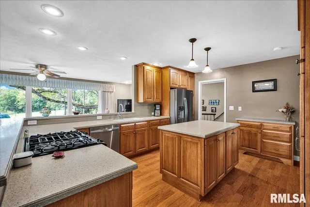 $307,500 | 111 Ivy Lane, Knoxville, IL 61448