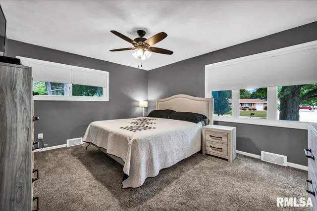 $307,500 | 111 Ivy Lane, Knoxville, IL 61448