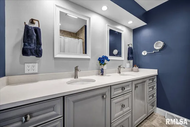 $307,500 | 111 Ivy Lane, Knoxville, IL 61448