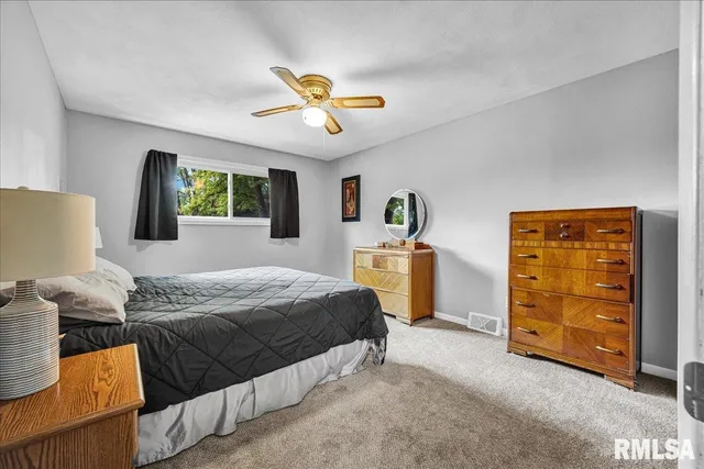 $307,500 | 111 Ivy Lane, Knoxville, IL 61448