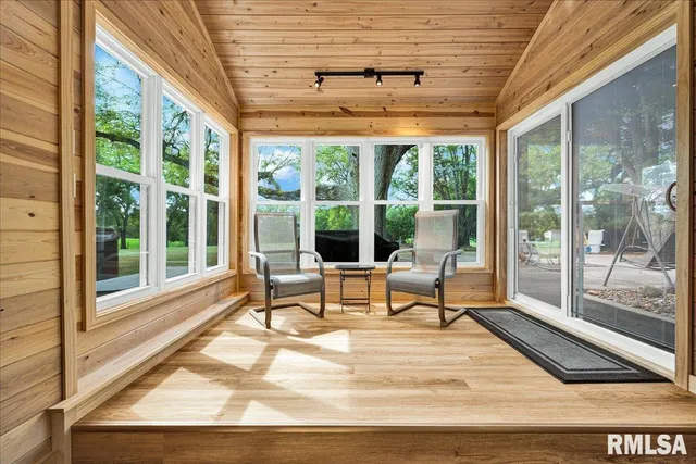 $307,500 | 111 Ivy Lane, Knoxville, IL 61448