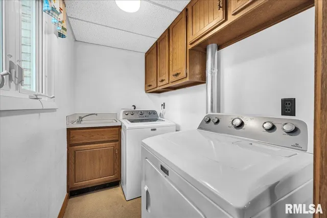 $307,500 | 111 Ivy Lane, Knoxville, IL 61448