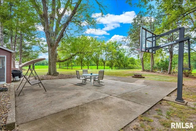 $307,500 | 111 Ivy Lane, Knoxville, IL 61448