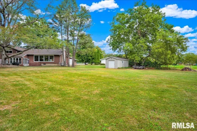 $307,500 | 111 Ivy Lane, Knoxville, IL 61448