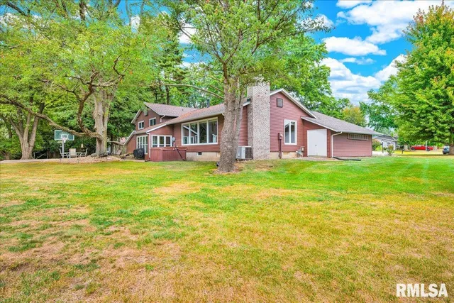 $307,500 | 111 Ivy Lane, Knoxville, IL 61448