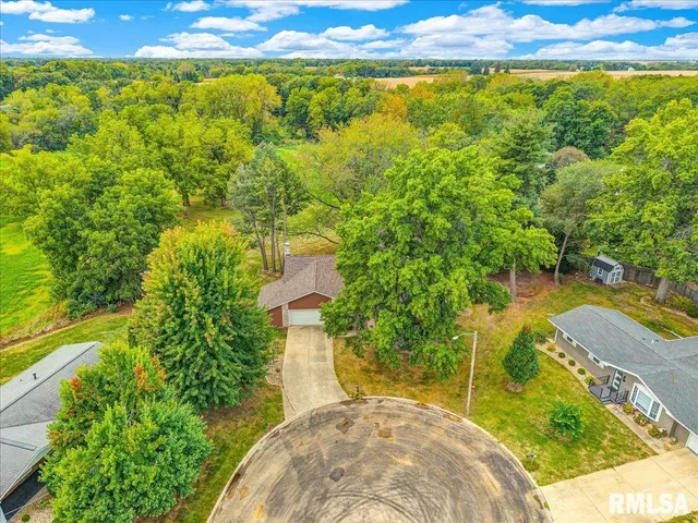 $307,500 | 111 Ivy Lane, Knoxville, IL 61448