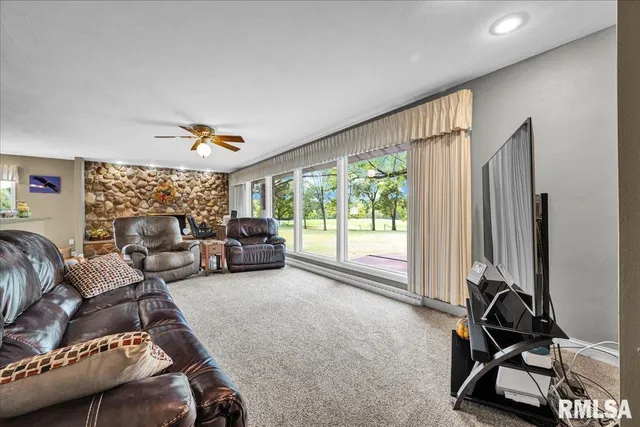 $307,500 | 111 Ivy Lane, Knoxville, IL 61448