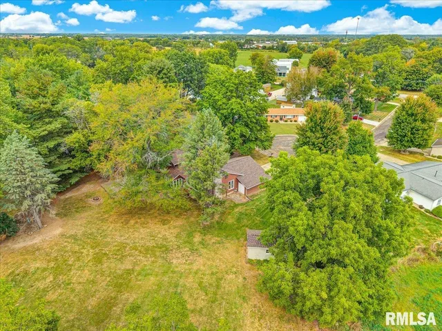 $307,500 | 111 Ivy Lane, Knoxville, IL 61448