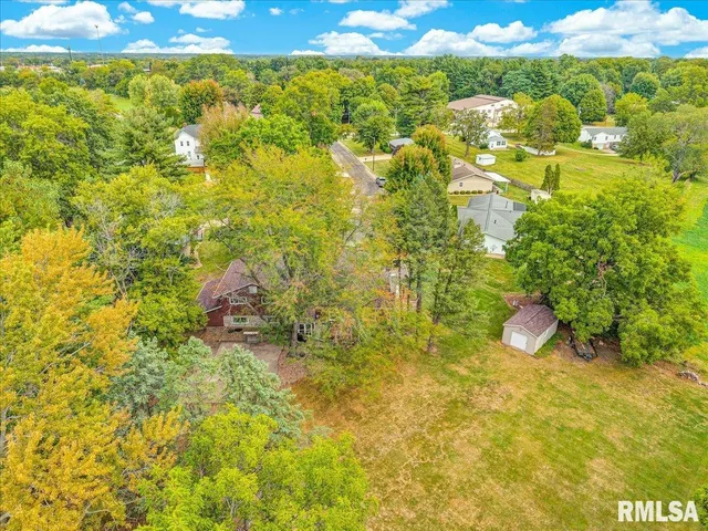 $307,500 | 111 Ivy Lane, Knoxville, IL 61448