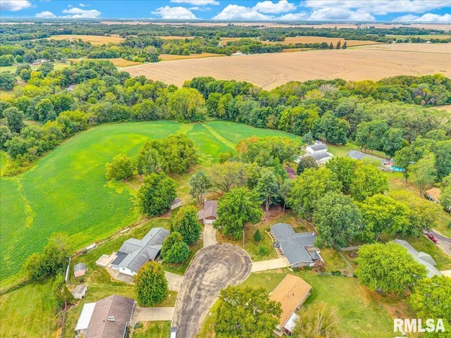 $307,500 | 111 Ivy Lane, Knoxville, IL 61448