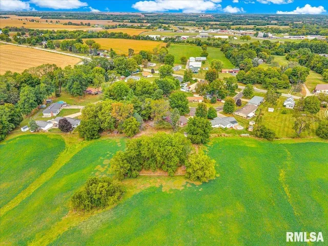 $307,500 | 111 Ivy Lane, Knoxville, IL 61448