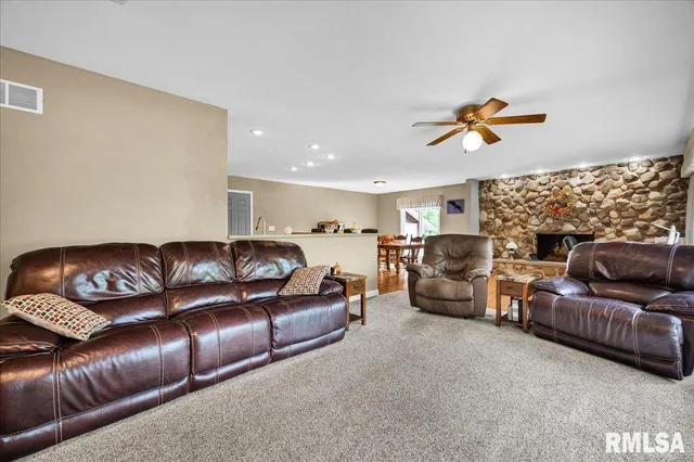 $307,500 | 111 Ivy Lane, Knoxville, IL 61448