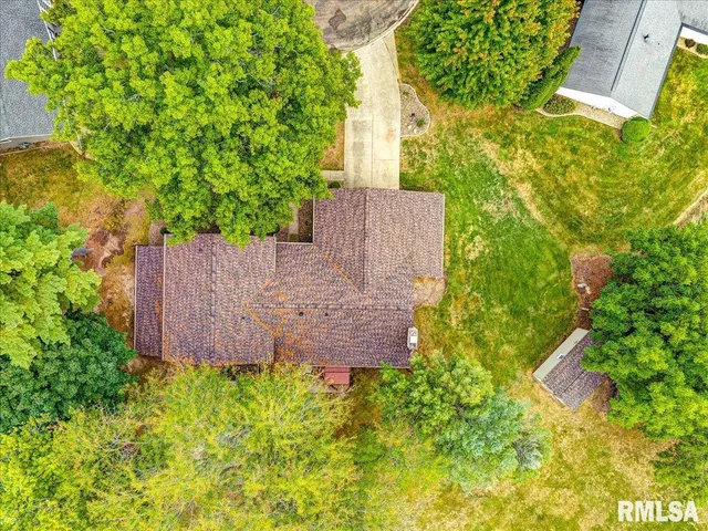 $307,500 | 111 Ivy Lane, Knoxville, IL 61448