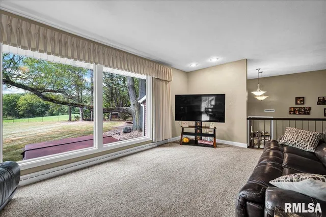 $307,500 | 111 Ivy Lane, Knoxville, IL 61448