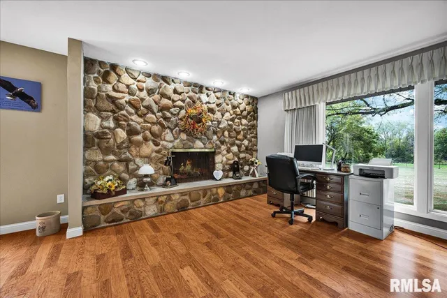 $307,500 | 111 Ivy Lane, Knoxville, IL 61448