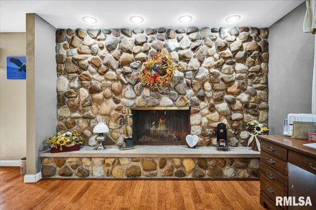 $307,500 | 111 Ivy Lane, Knoxville, IL 61448