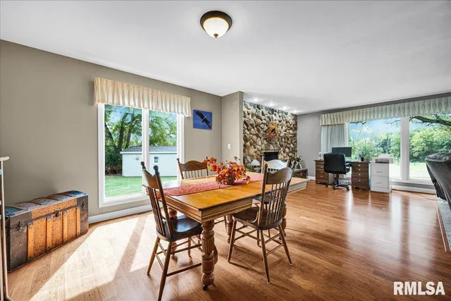 $307,500 | 111 Ivy Lane, Knoxville, IL 61448