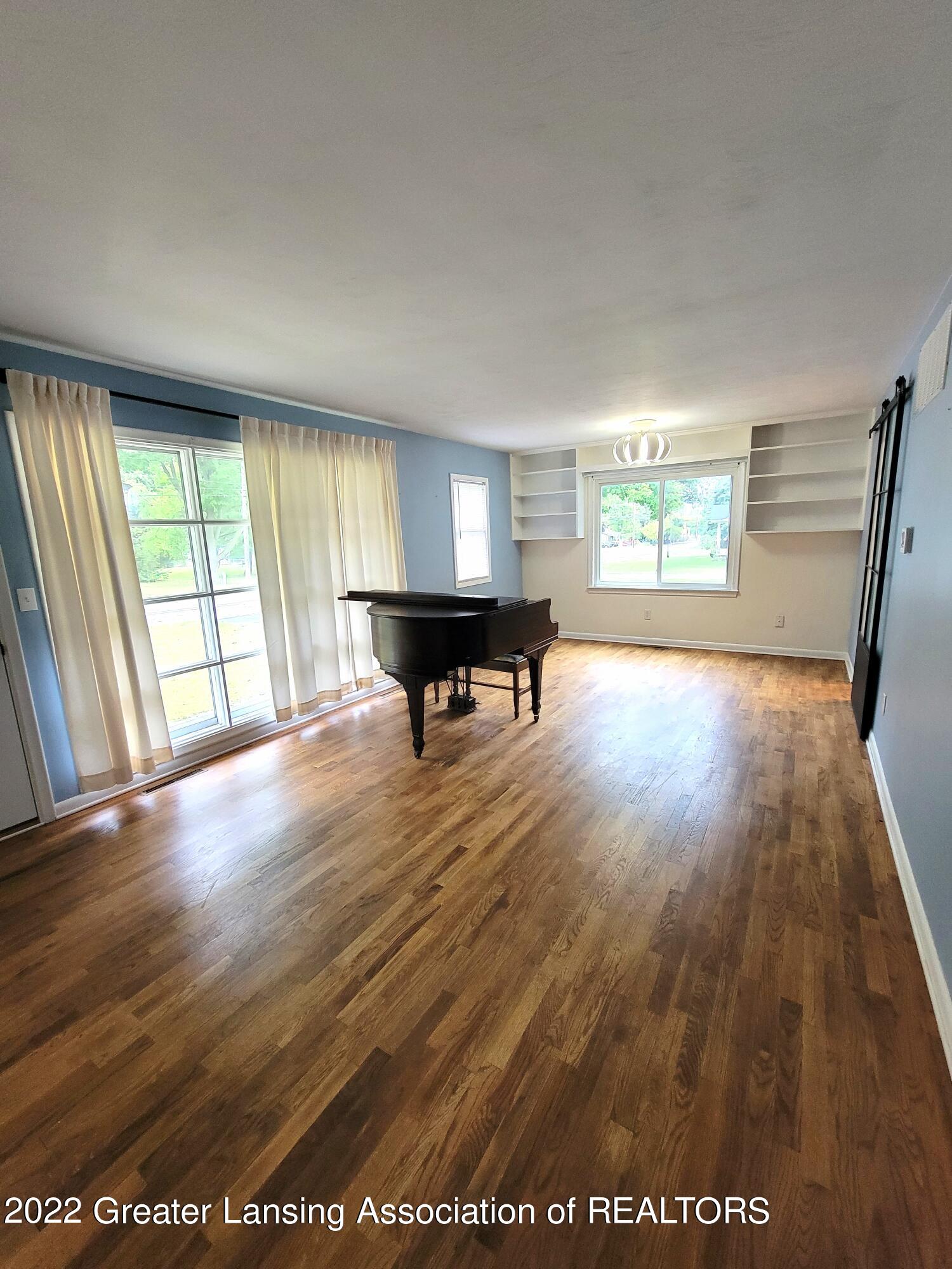 4293 Keller Road Holt, MI 48842 - Photo 3 of 37 20220924_094702