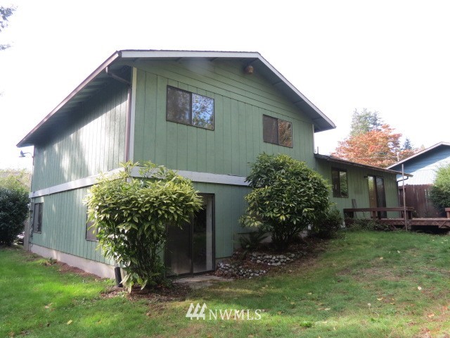 2112 Northeast Ivy Road Bremerton, WA 98310 - Photo 2 of 19 Gallery Image 2