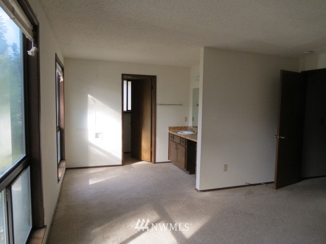 2112 Northeast Ivy Road Bremerton, WA 98310 - Photo 11 of 19 Gallery Image 11