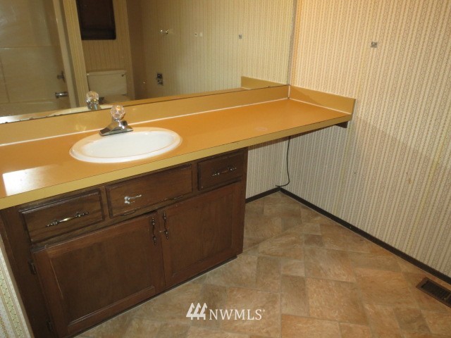 2112 Northeast Ivy Road Bremerton, WA 98310 - Photo 18 of 19 Gallery Image 18