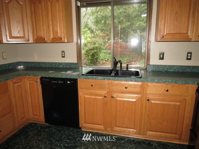 2112 Northeast Ivy Road Bremerton, WA 98310 - Photo 9 of 19 Gallery Image 9