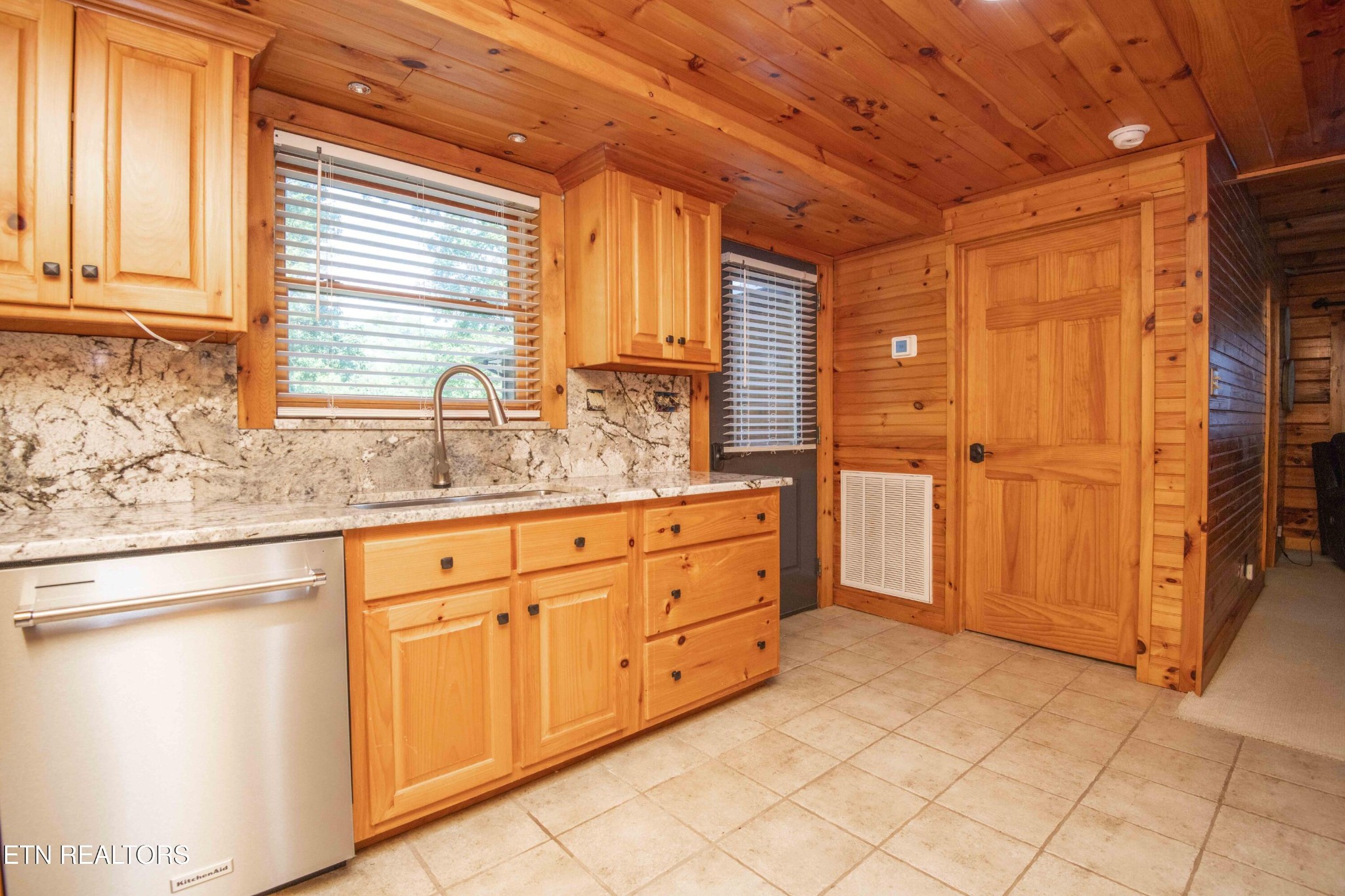 241 Goose Point Spring City, TN 37381 - Photo 11 of 36 Gallery Image 11