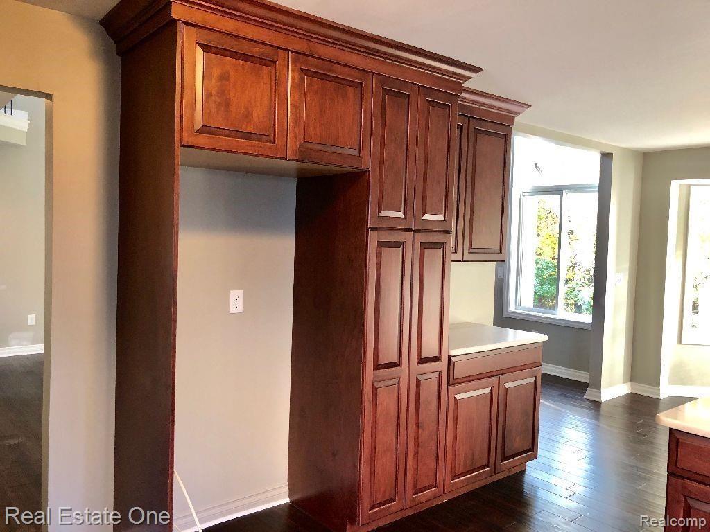 604 6th Street Fenton, MI 48430 - Photo 9 of 13 ONE OF STANDARD KITCHEN FINISHES AND LAYOUT MAY VARY*