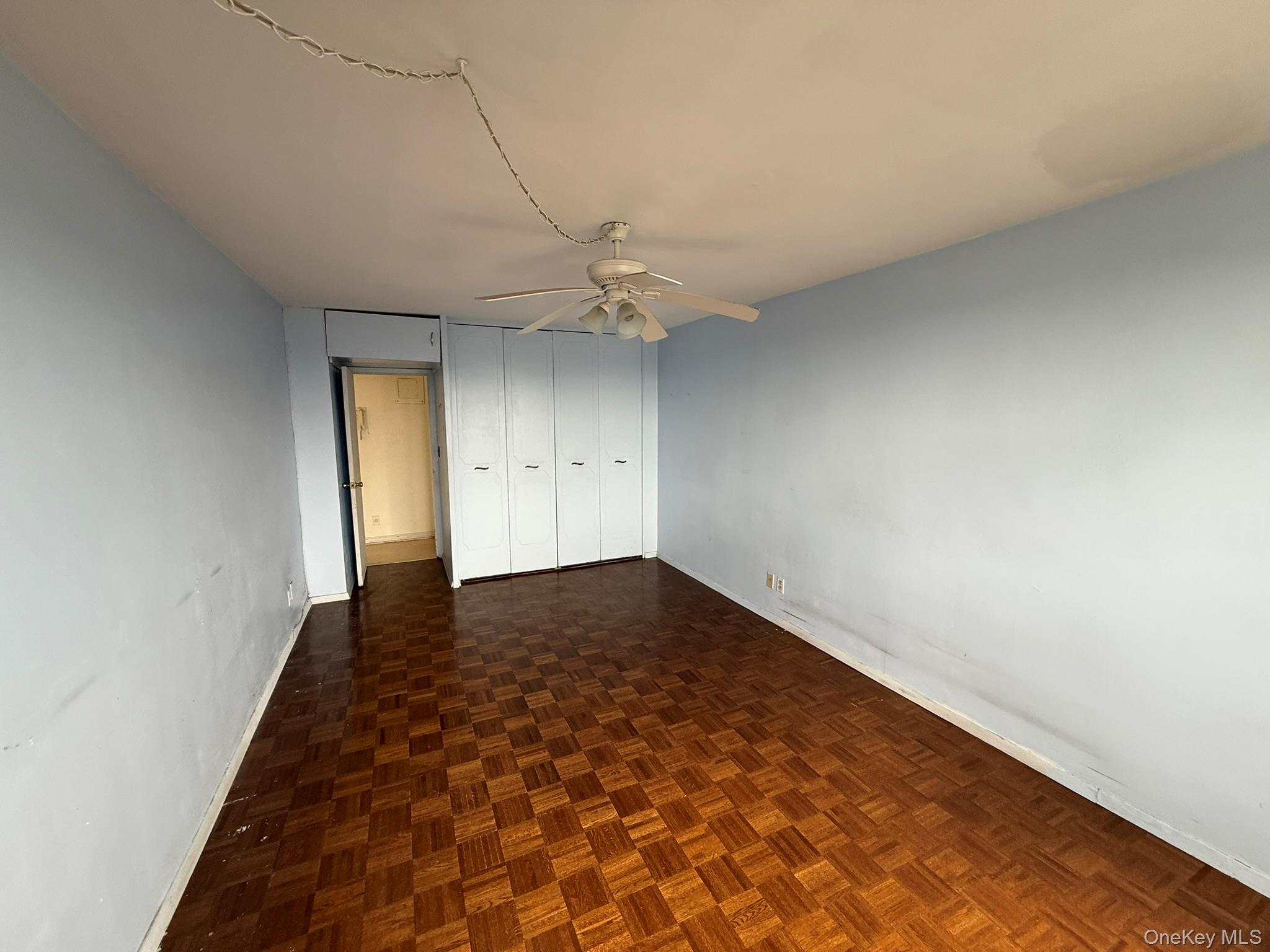 555 Kappock Street, Unit 11P Bronx, NY 10463 - Photo 12 of 15 an empty room with a ceiling fan and window
