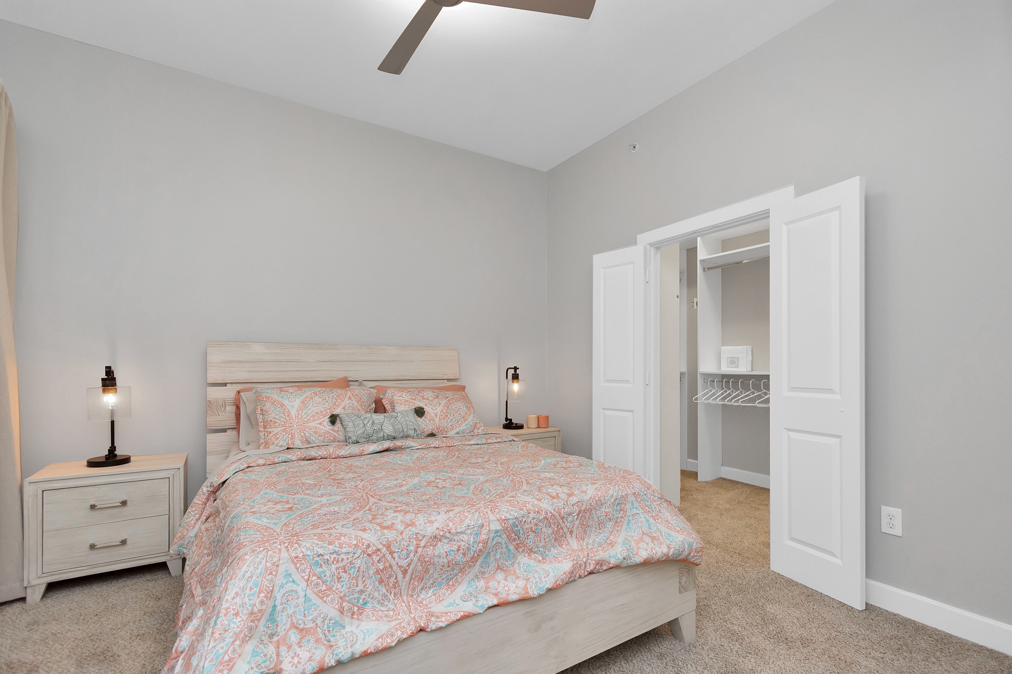 1901 Post Oak Boulevard, Unit 3113 Houston, TX 77056 - Photo 17 of 34 The bedroom also features a large walk-in closet, providing space to display your handbag or sneaker collection and for any additional storage needs.