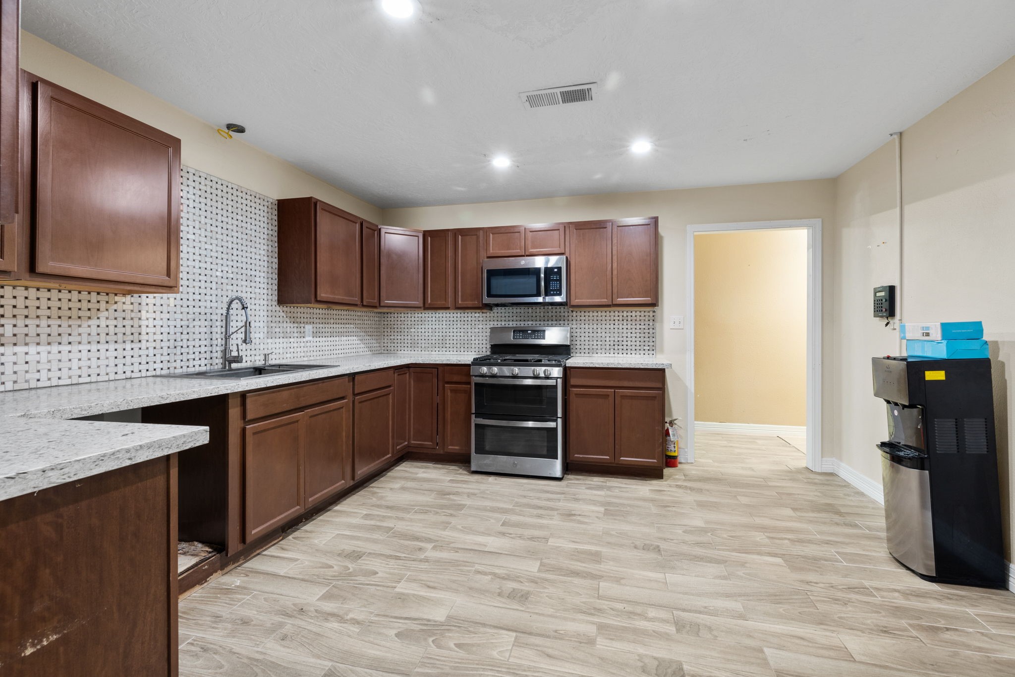 18302 Noyce Road Crosby, TX 77532 - Photo 9 of 50