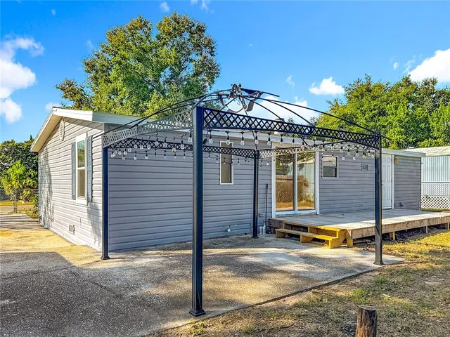 a view of a house with a backyard