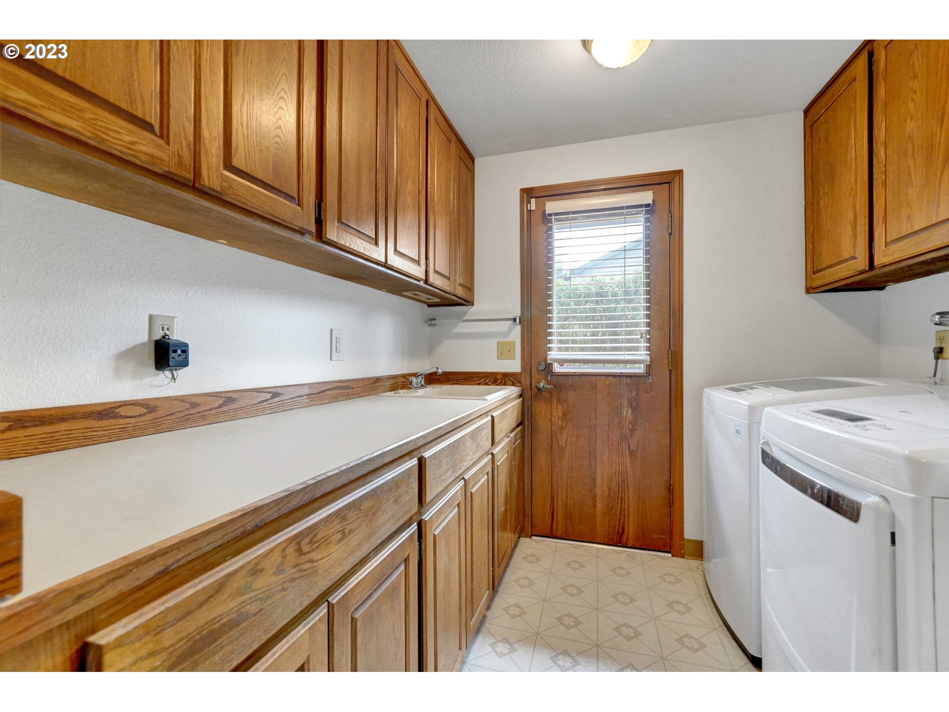 7049 Southwest Windemere Loop Portland, OR 97225 - Photo 29 of 37 Gallery Image 29