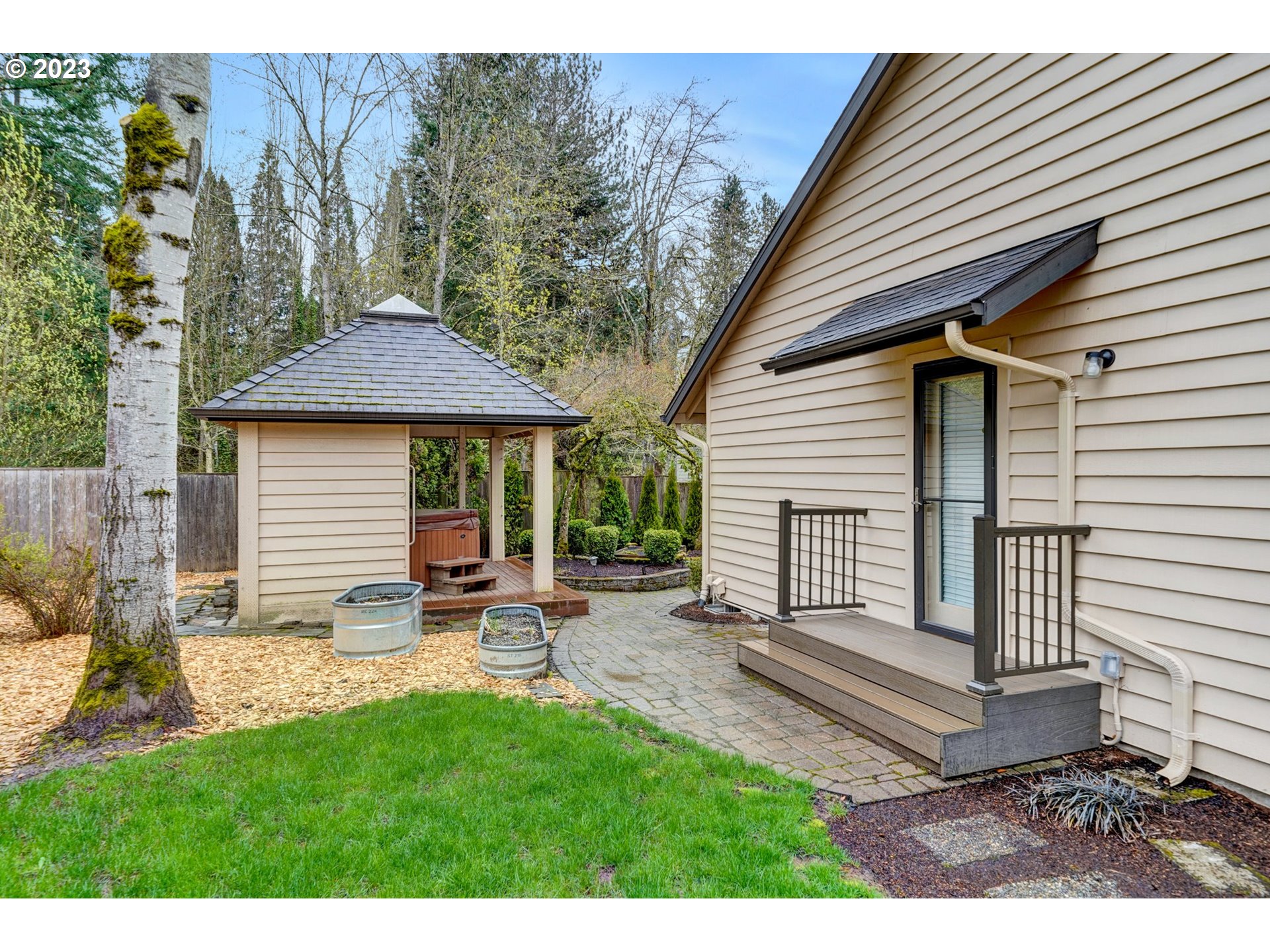 7049 Southwest Windemere Loop Portland, OR 97225 - Photo 36 of 37 Gallery Image 36