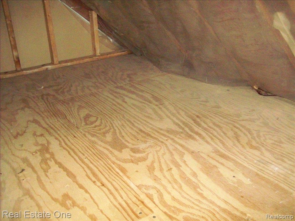 3162 East Maple Road Milford, MI 48381 - Photo 9 of 19 EXTRA STORAGE