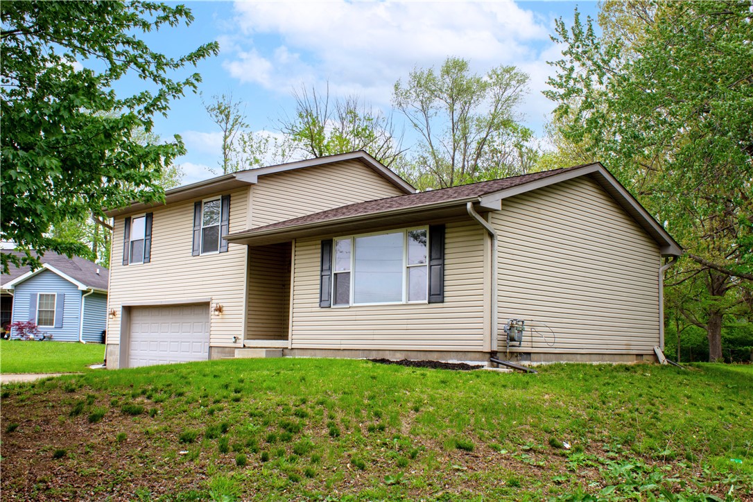 630 East Sheridan Circle Decatur, IL 62521 - Photo 2 of 21