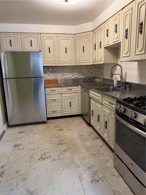 4625 Fifth Avenue, Unit 201 Pittsburgh, PA 15213 - Photo 16 of 24