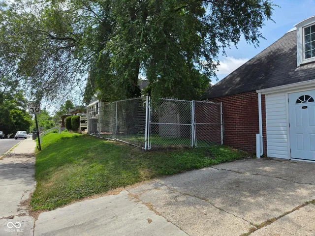 $279,900 | 2901 West 16th Street, Indianapolis, IN 46222