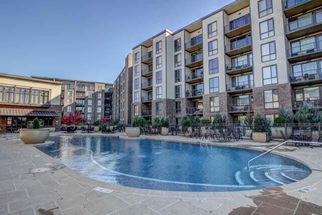 200 Manufacturers Road, Unit 319 Chattanooga, TN 37405 - Photo 12 of 14 pool