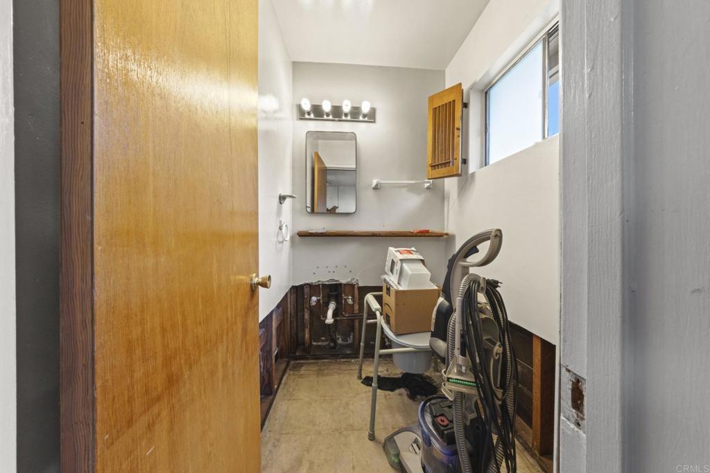 8552 Brodie Lane Santee, CA 92071 - Photo 32 of 40 a view of a room with gym equipment