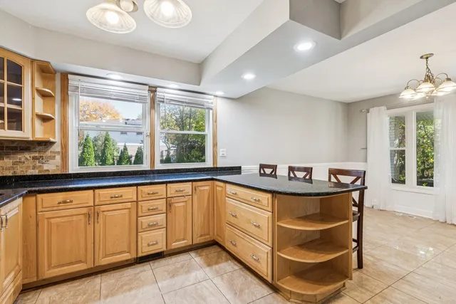 $519,000 | 510 Dulles Road, Des Plaines, IL 60016