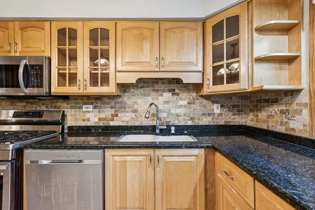 $519,000 | 510 Dulles Road, Des Plaines, IL 60016