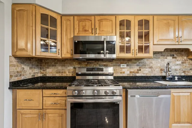 $519,000 | 510 Dulles Road, Des Plaines, IL 60016