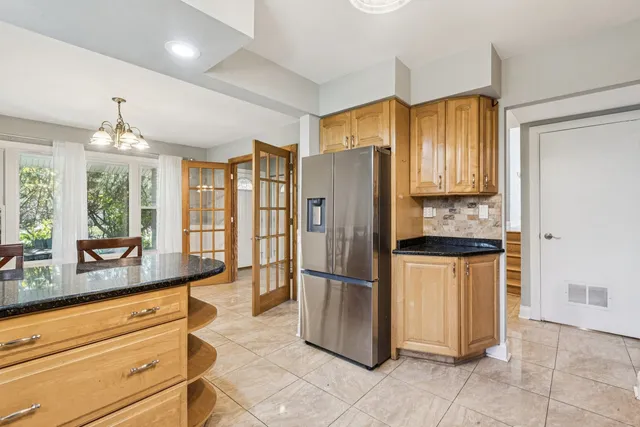 $519,000 | 510 Dulles Road, Des Plaines, IL 60016